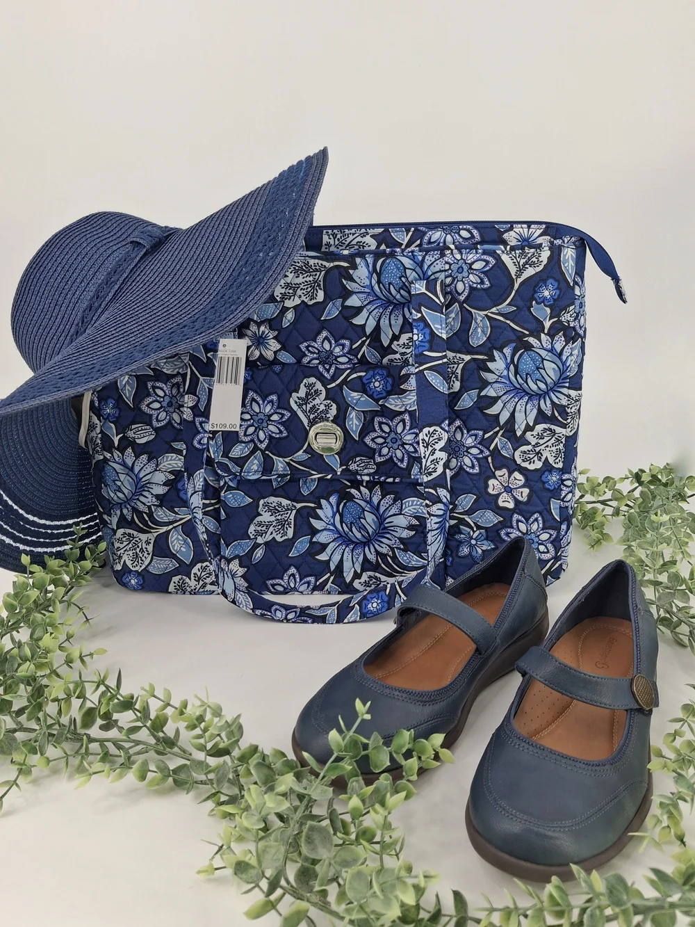 ✨NWT Vera Bradley Turnlock Tote Bag in Tropics Tapestry - Laptop Sleeve✨